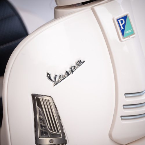 Baby Mix Elektromos Motorkerékpár Vespa Hófehér