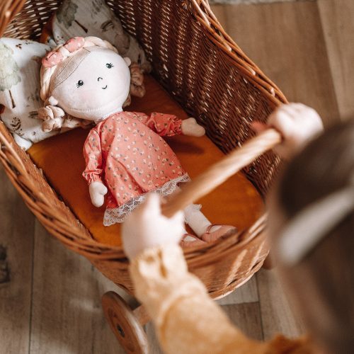 Petite&Mars Plüss játékbaba Sophie 0+, 35 cm