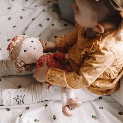 Petite&Mars Plüss játékbaba Sophie 0+, 35 cm